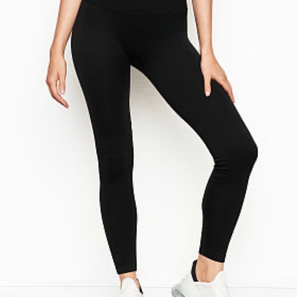VSX Knockout leggings NWT Victoria’s Secret